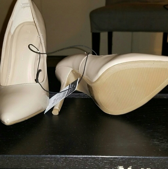 Woman's heels - Picture 2 of 2
